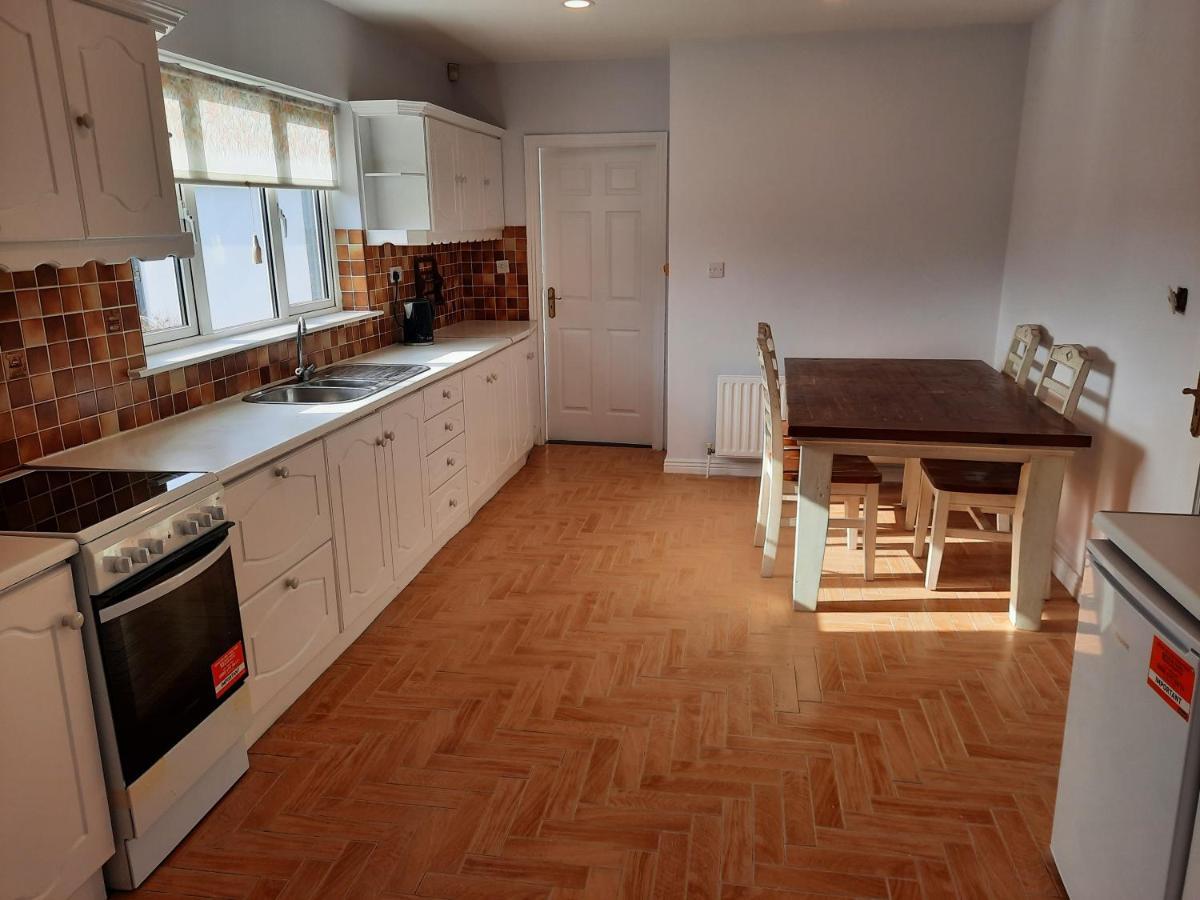 4 Bedroom, 15 Min To Limerick City Quiet Retreat. Εξωτερικό φωτογραφία